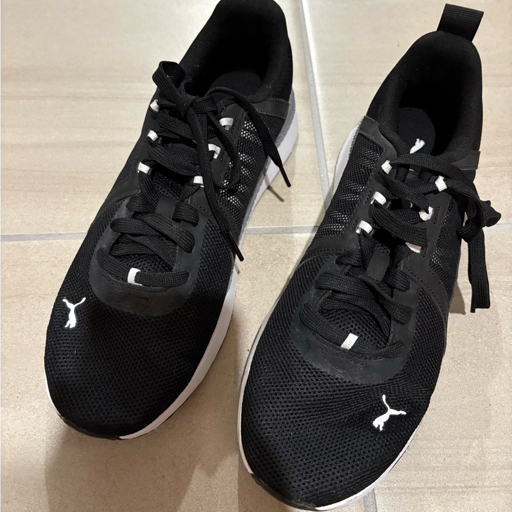 Puma Women’s Black and White Athletic Shoes Size 7.5